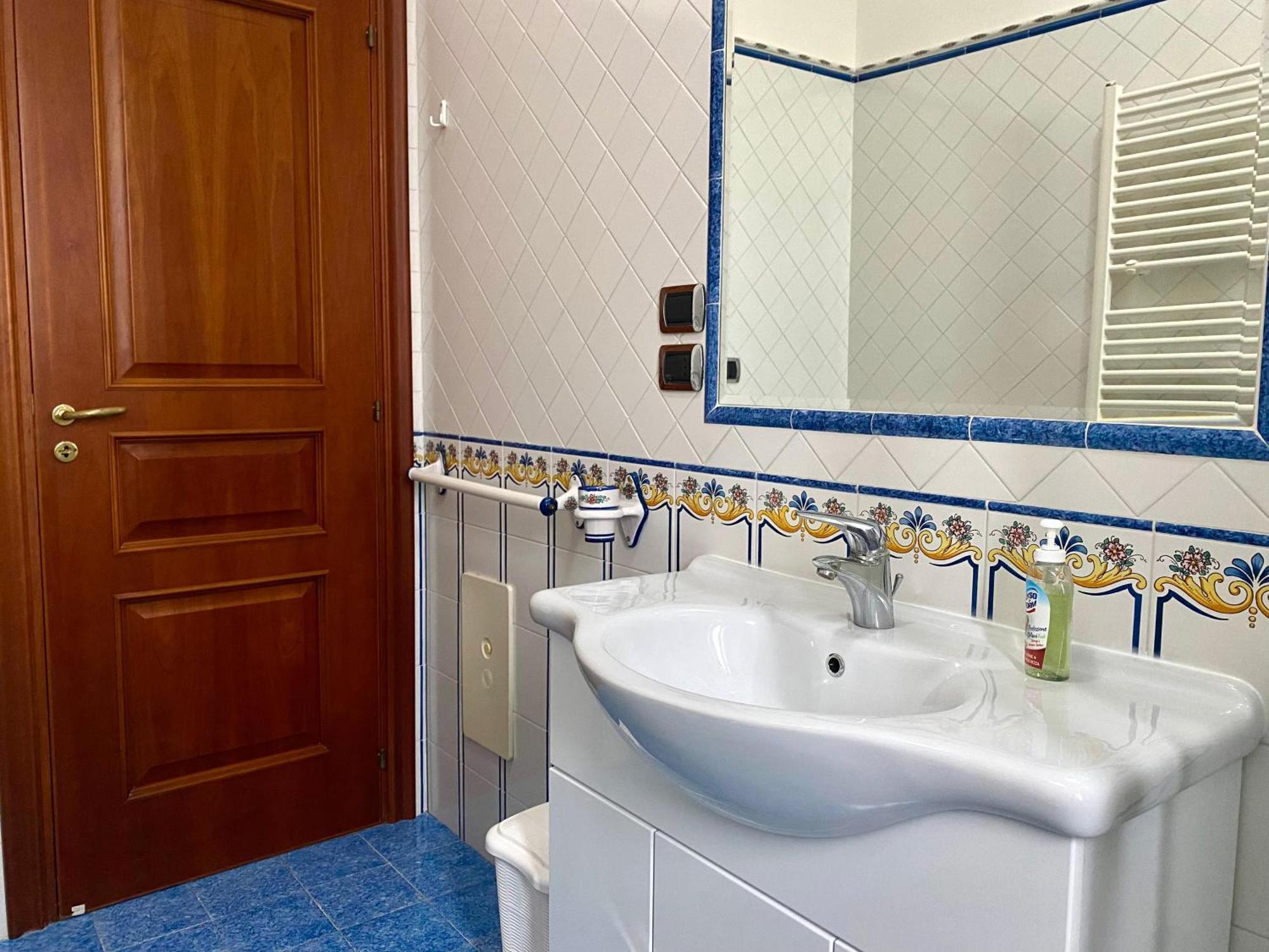 شقة A Casa Di Don Peppino ساليرنو المظهر الخارجي الصورة